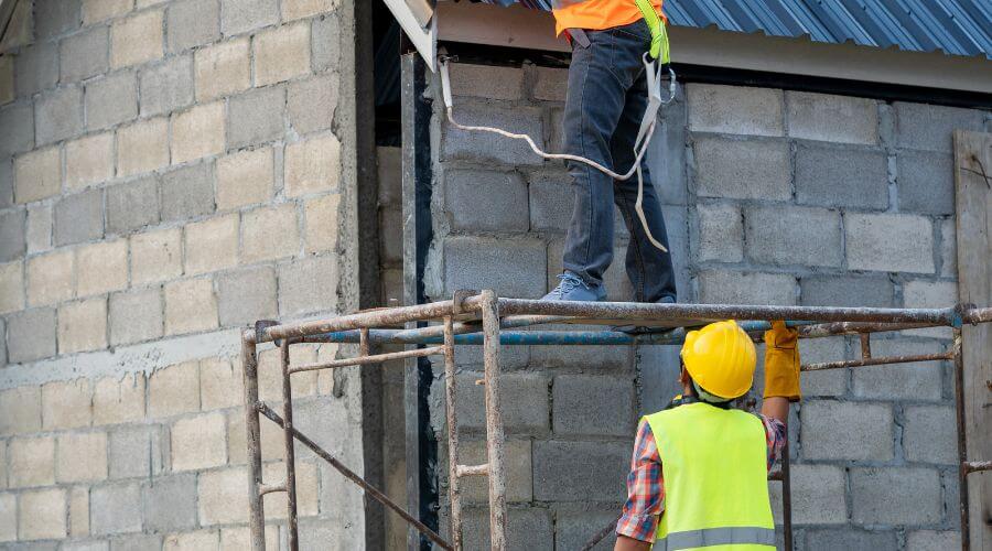 Expert Emergency Roof Repairs services in Isola, MS